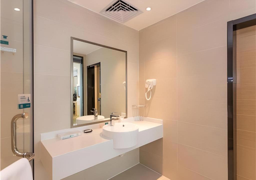 City Comfort Inn Maoming Xinyi Yudu Park Exterior photo